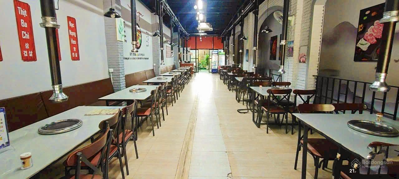 Mặt tiền đường Hòn Chồng, cách biển Hòn Chồng: 280m * Hiện đang kinh doanh * Giá: 35 tỷ