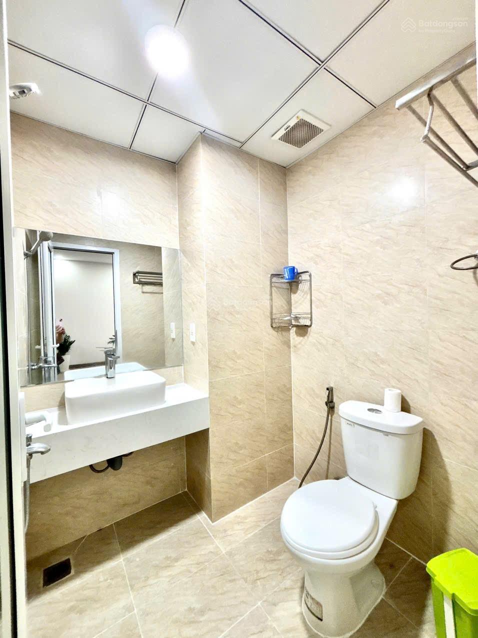 2 tỷ 750 sở hữu căn hộ 2 phòng ngủ, 2 WC. Full nội thất toà OC1A. DT 59m2. LH 0931 354 ***