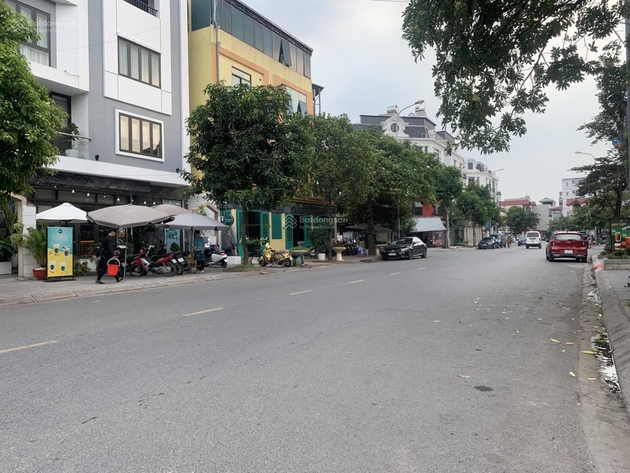 Cho thuê căn góc 4 tầng: DT: 175m2/MT: 15m /xây 4T/ đường 20m/mặt phố kinh doanh, giá 45tr/tháng