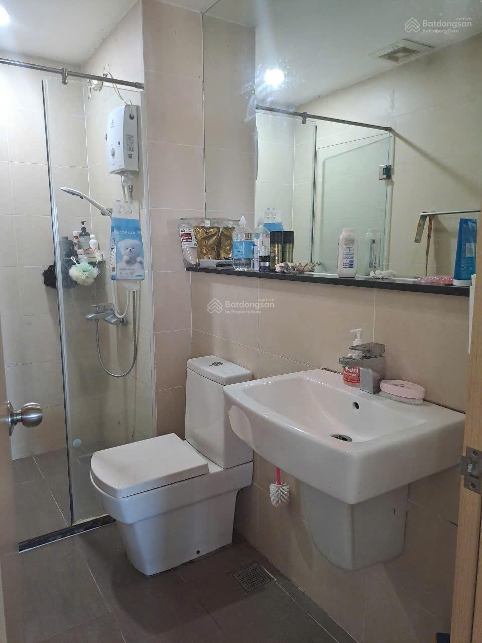 Bán gấp chung cư Âu Cơ Tower, 2 phòng ngủ sổ hồng đầy đủ giá 2 tỷ 750. LH: 0812 608 ***