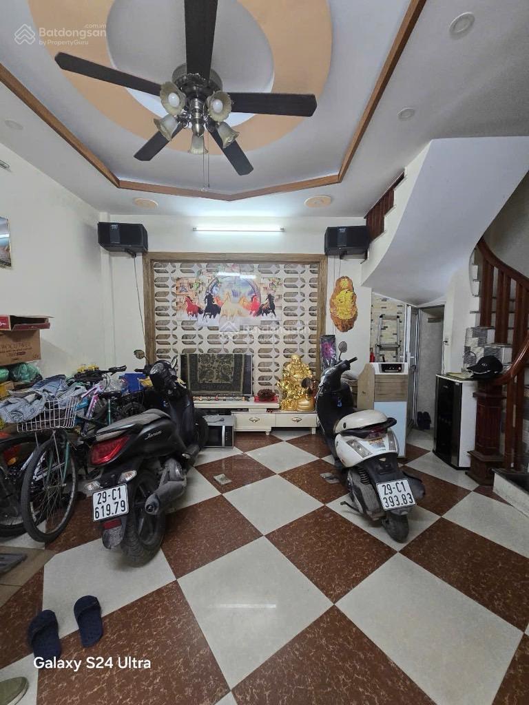 Lĩnh Nam - Nhà 33m Sổ Vuông đẹp x 5 Tầng , Ngõ Thông Kinh Doanh, Oto qua, vào Nhà ). Giá 7 Tỷ