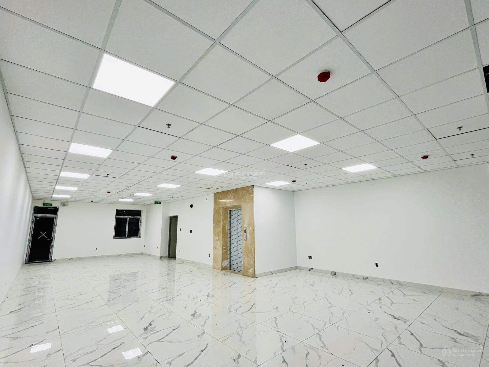 Hot- buiding Trương Văn Bang 250tr/ tháng - đẹp tuyệt vời Hot- buiding Trương Văn Bang 250tr/ tháng - đẹp tuyệt vời