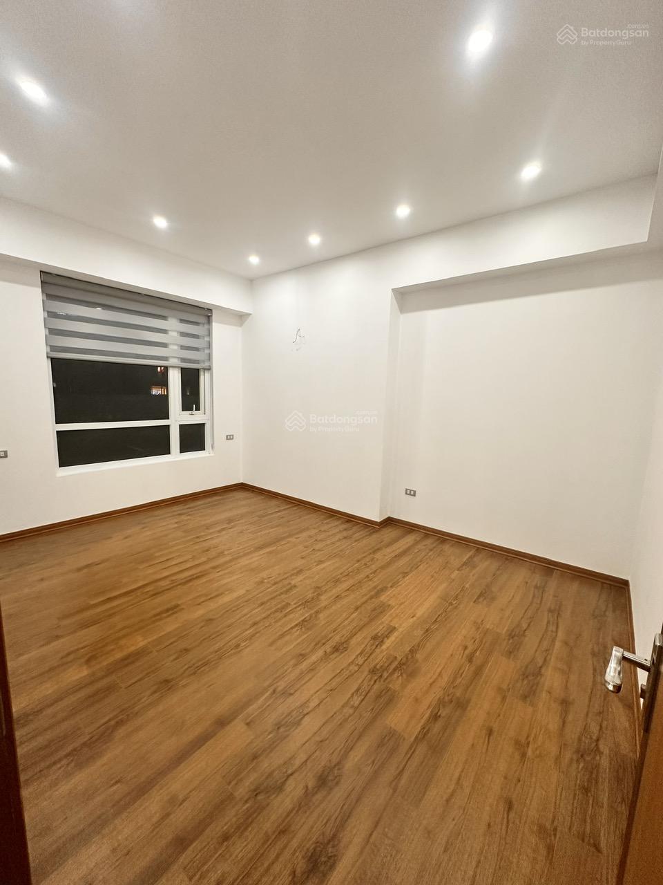 Bán gấp căn hộ chung cư D5A Trần Thái Tông 3pn 2wc DT: 130m2 giá 8 tỷ. LH: E Hoà 0917 495 ***