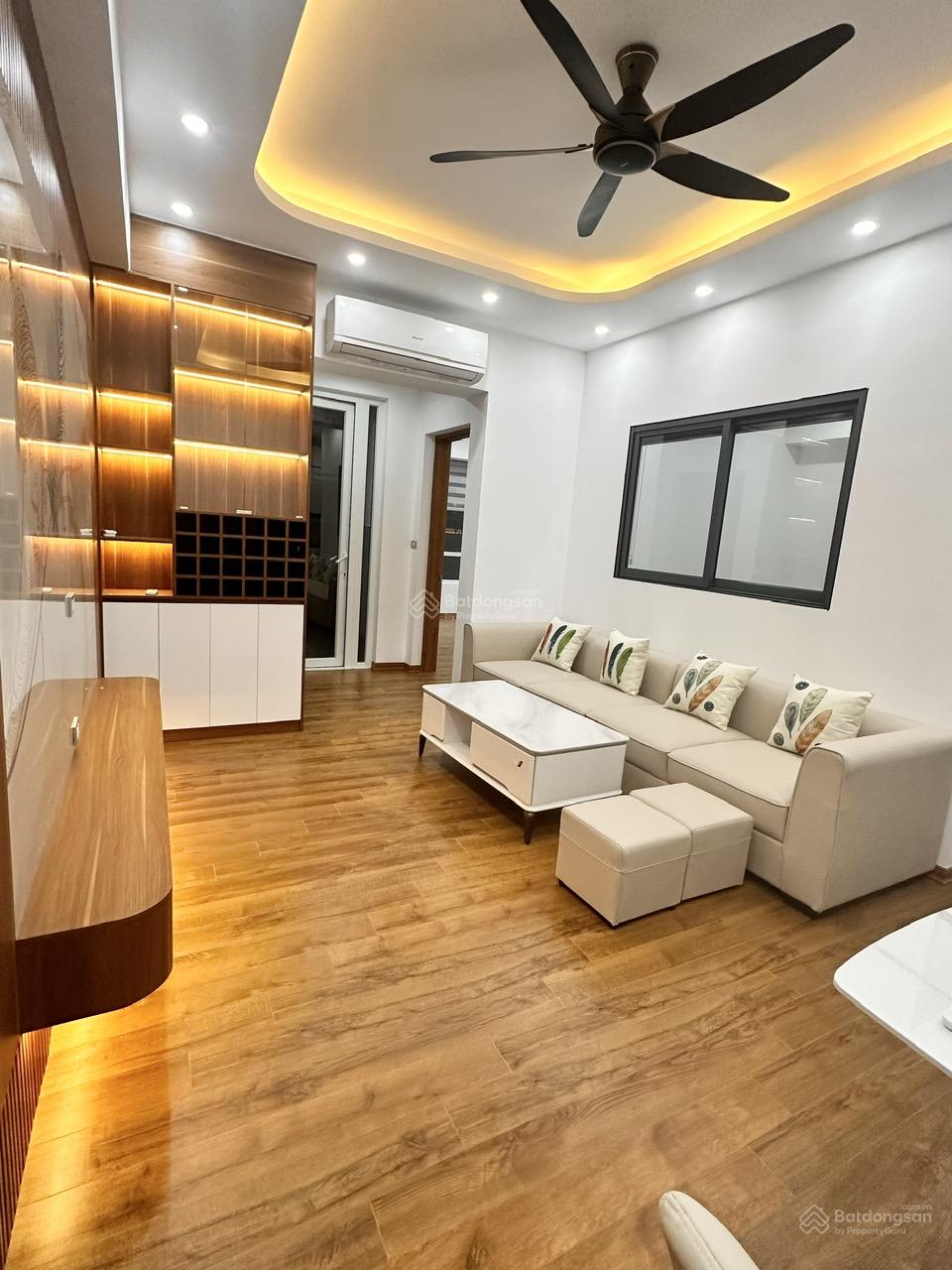 Bán gấp căn hộ chung cư D5A Trần Thái Tông 3pn 2wc DT: 130m2 giá 8 tỷ. LH: E Hoà 0917 495 ***