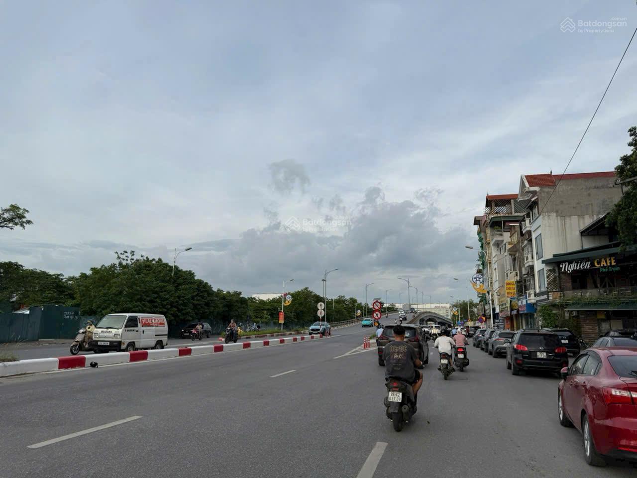 Bán nhà mặt Phố Trạm, Cổ Linh DT 98m2, MT 4.8m, 6 tầng, vỉa hè, kinh doanh thang máy, 2 thoáng