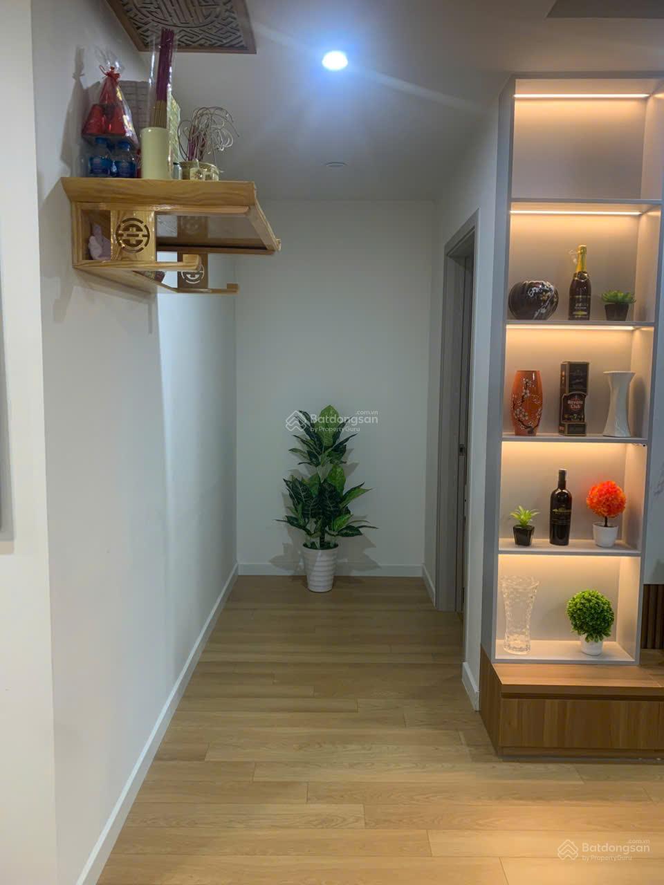 Chính chủ cần bán căn hộ cao cấp La Casta Văn Phú 101m2 sổ hồng - 3 ngủ đủ đồ