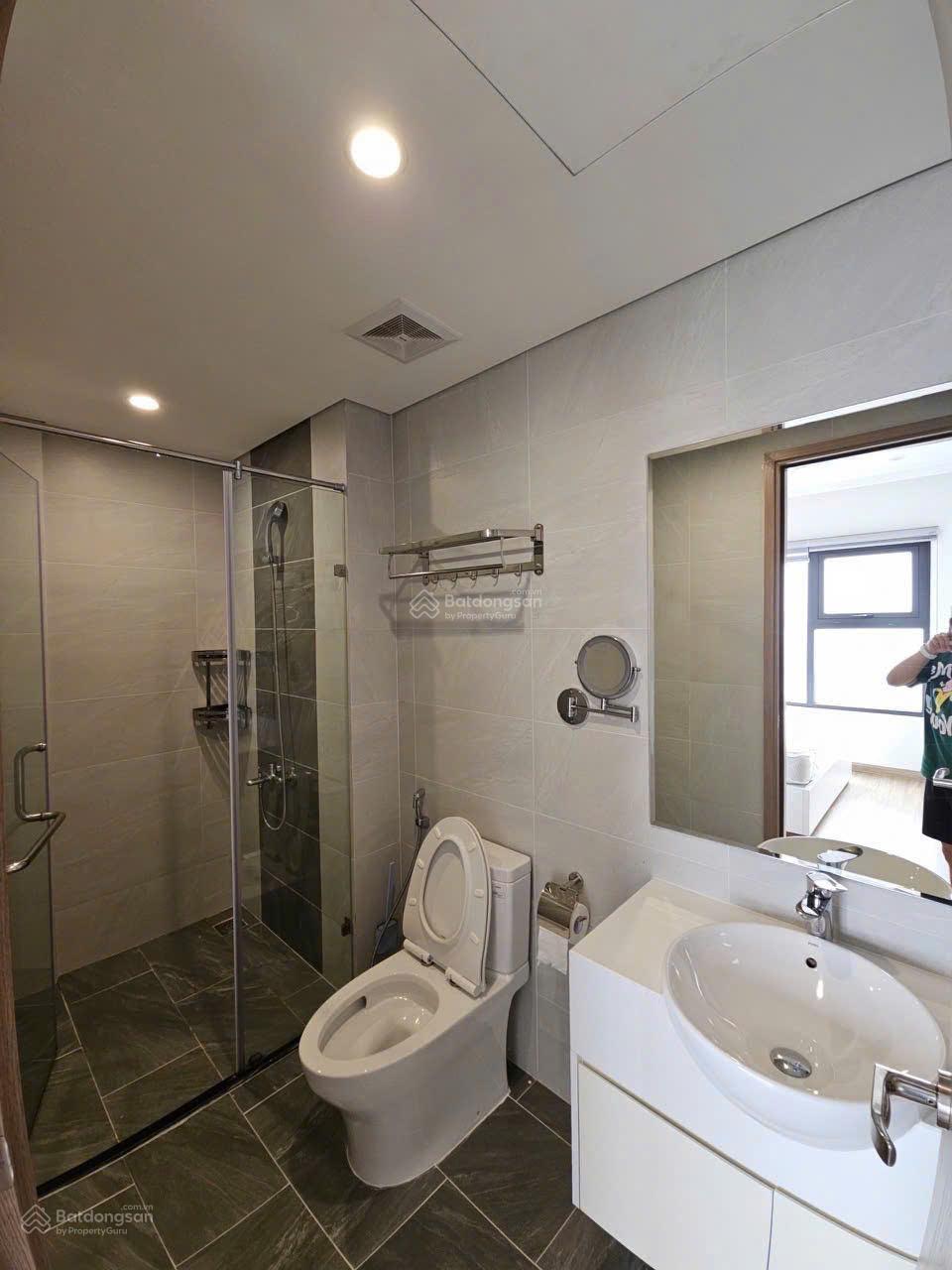 Chính chủ gửi bán căn hộ 2PN + (2WC) full nội thất tại Vinsmart phân khu S giá chỉ 4tỷ6 thu về