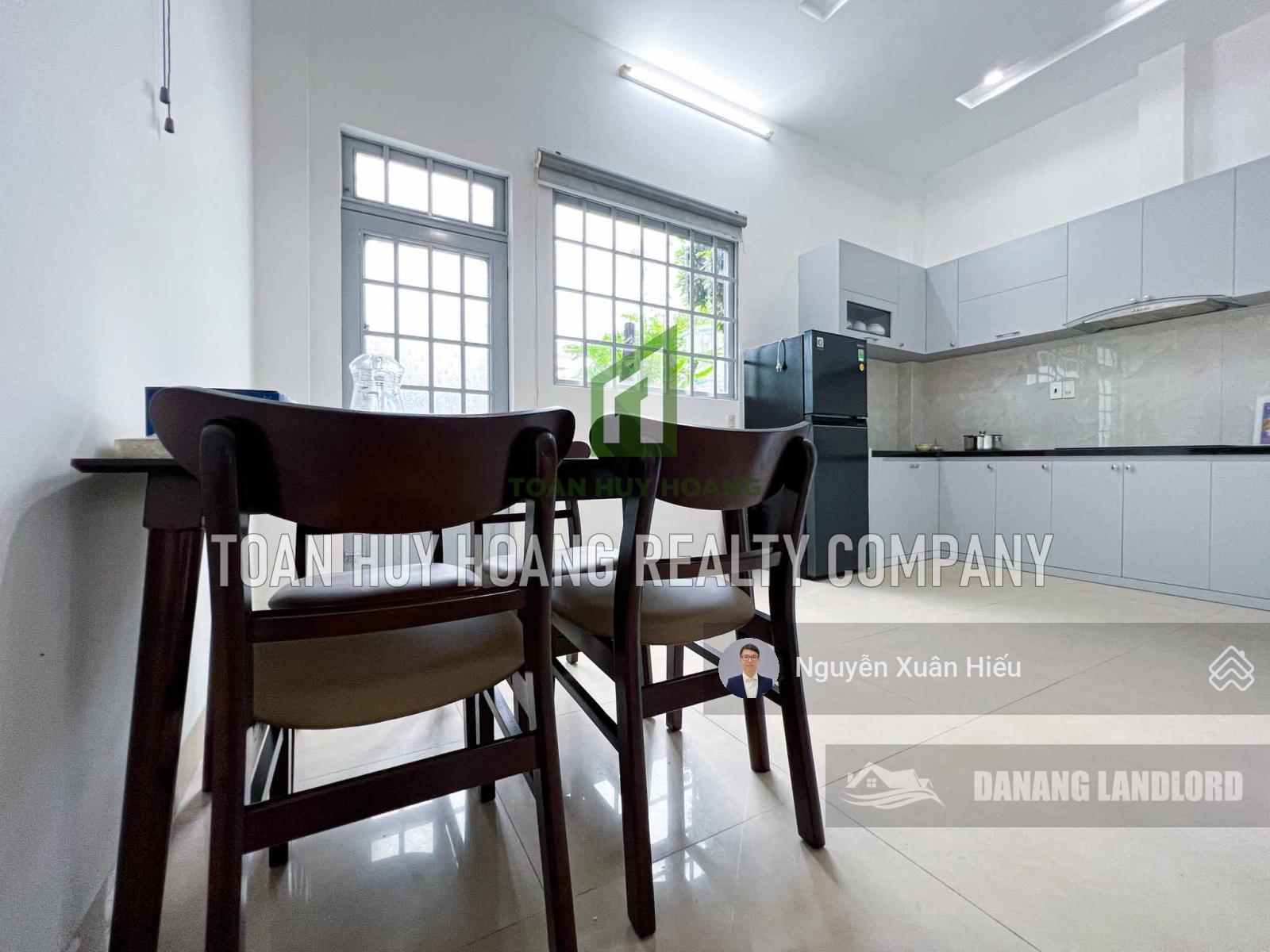 Cho thuê nhà 2 tầng 4 phòng ngủ gần biển Mỹ Khê - B476