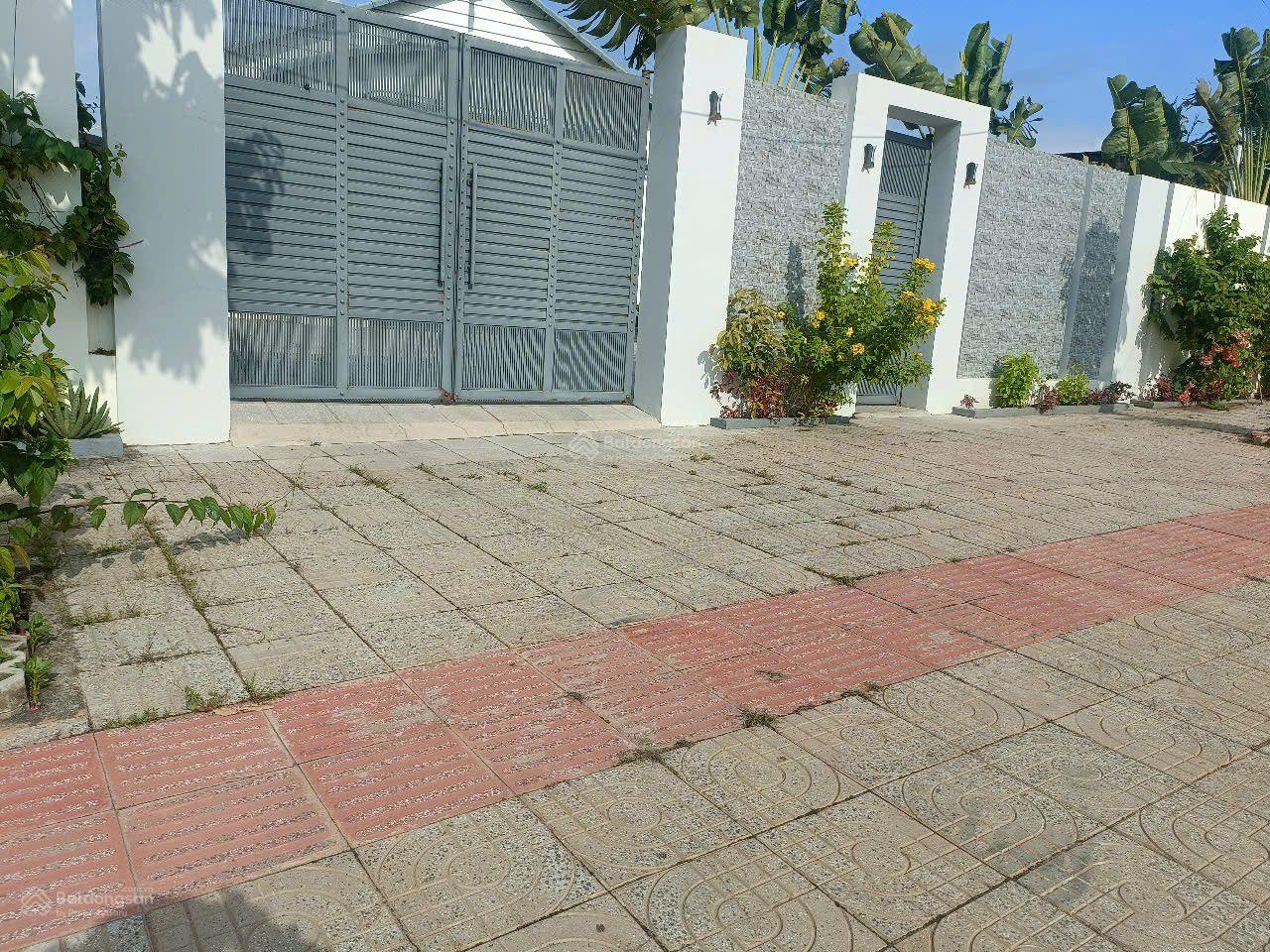 Bán nhà mái Thái đẹp mặt tiền Xuyên Phước Cơ cách ngã 3 sông Kinh 200m. 20x49m TC 100m. Giá 16 tỷ