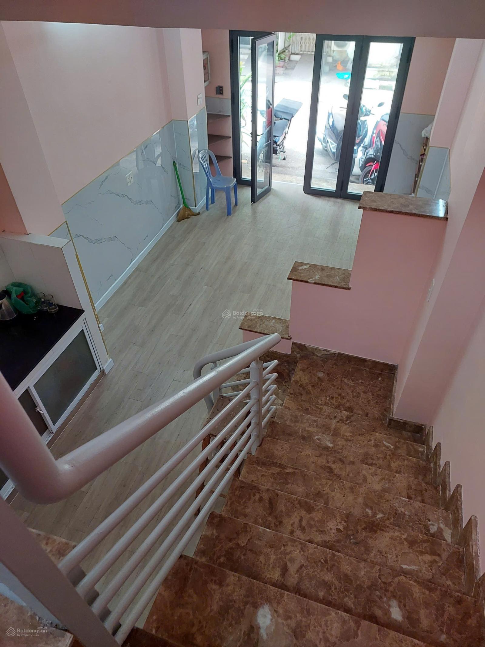 Bán nhà HXT tại đường Sư Vạn Hạnh với diện tích 30m2 giá chỉ 6.7 tỷ
