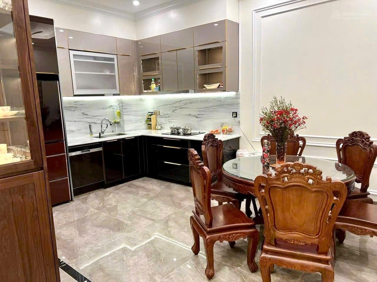 Cực hiếm! Mặt tiền 5,5m Ngô Thì Nhậm, Hà Đông.
DT 60m2, giá 17,2 tỷ