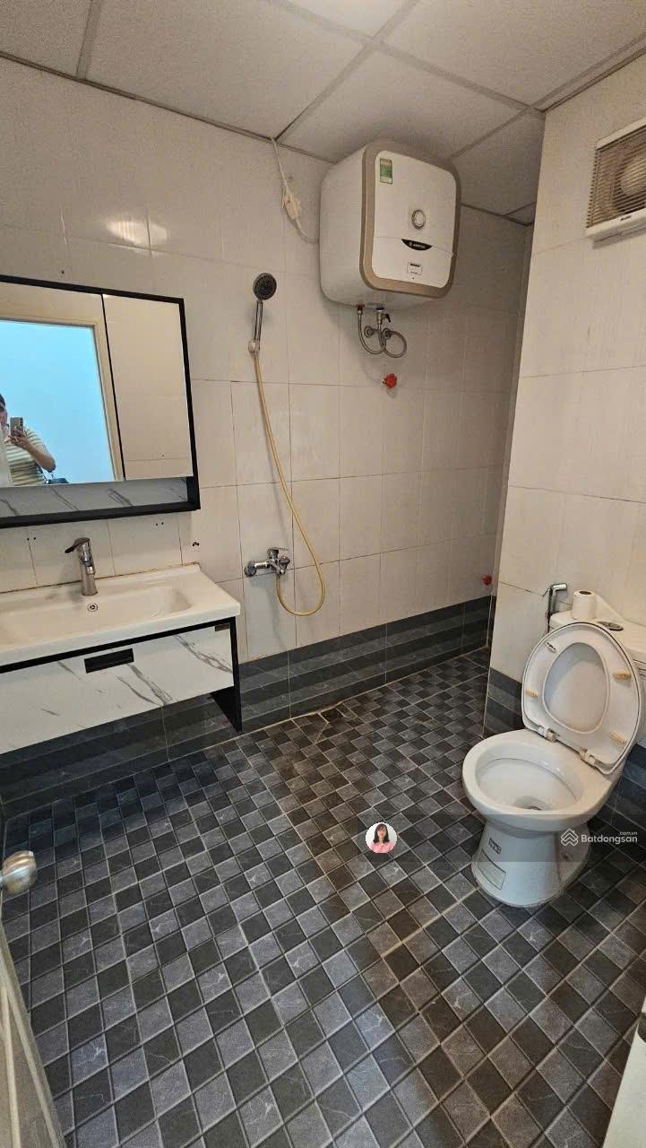 Chính chủ bán căn tầng 24 tòa B Sông Nhuệ, Hà Đông. 69m2, nhà có nội thất cơ bản. Giá 3.2x tỷ
