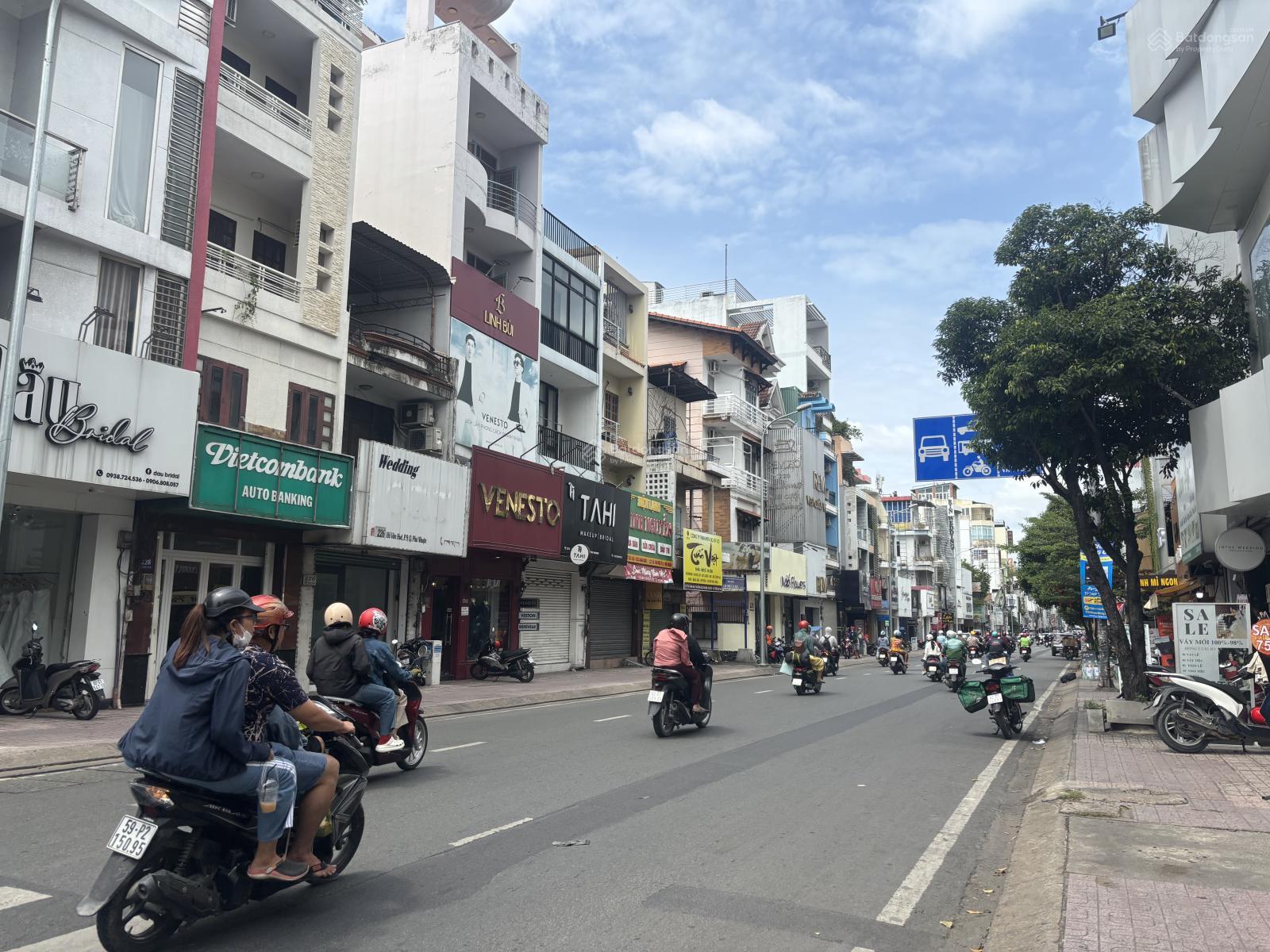 Bán nhà mặt tiền Hồ Văn Huê 3 tầng giá chỉ 9,8 tỷ