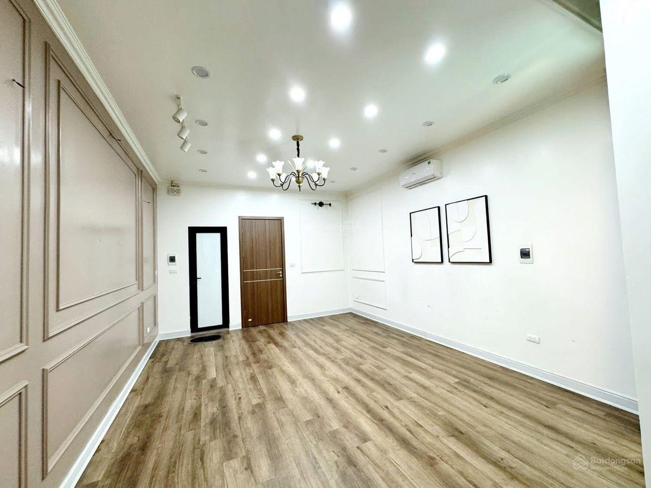 Nhà đẹp Nguyễn Khang 2 thoáng gần phố chỉ 5.85 tỷ