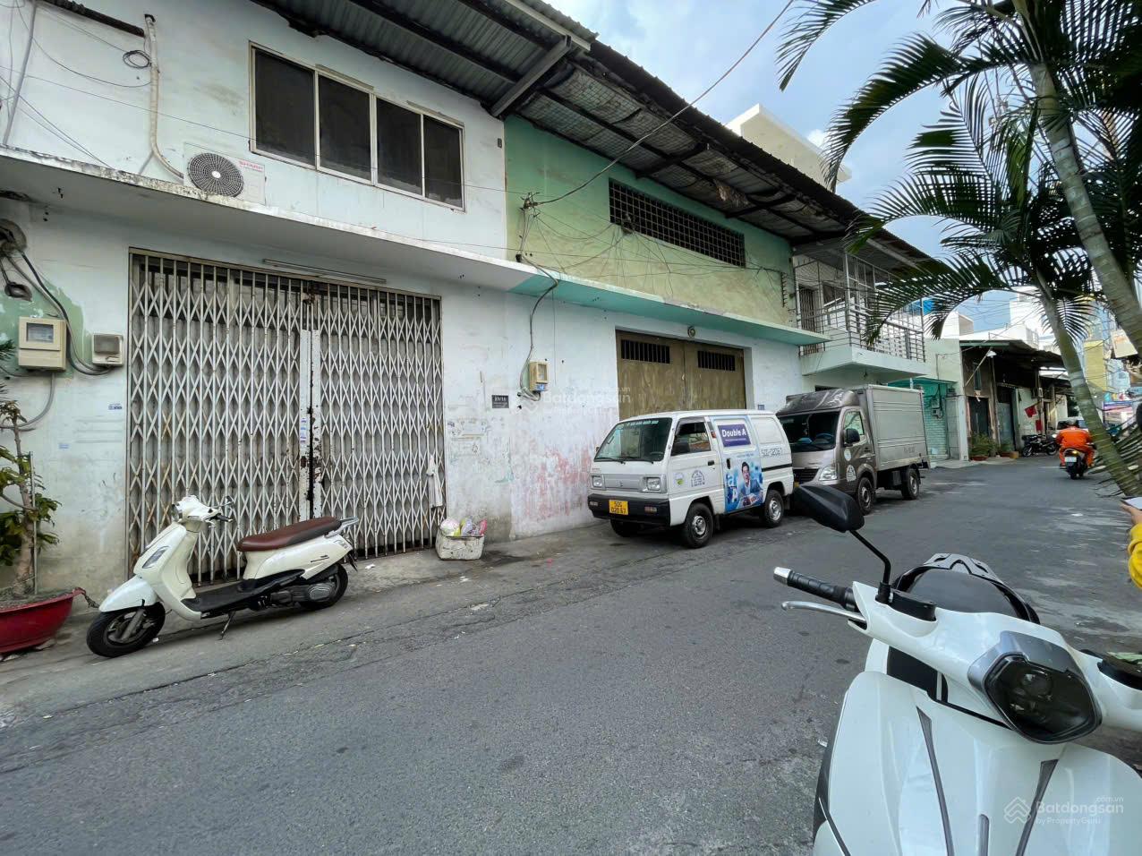 Cần bán kho, cấp 4, DT: 8x25m vuông vắn, hẻm xe tải thông Đường Trịnh Đình Trọng, giá 18.8tỷ TL nhẹ