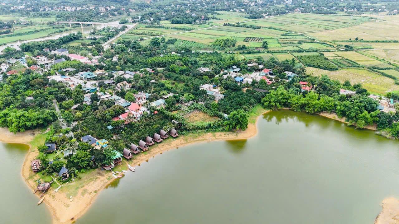Bán siêu phẩm bám hồ tay chạm nước 4653m2, 400m2 đất ở, Lạc Thuỷ Hoà Bình cũ, 9 tỷ