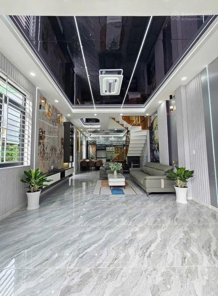 Bán nhà hoàn công góc 2 mặt tiền - full nội thất - đường chính KDC Bình Chuẩn, Thuận An, Bình Dương