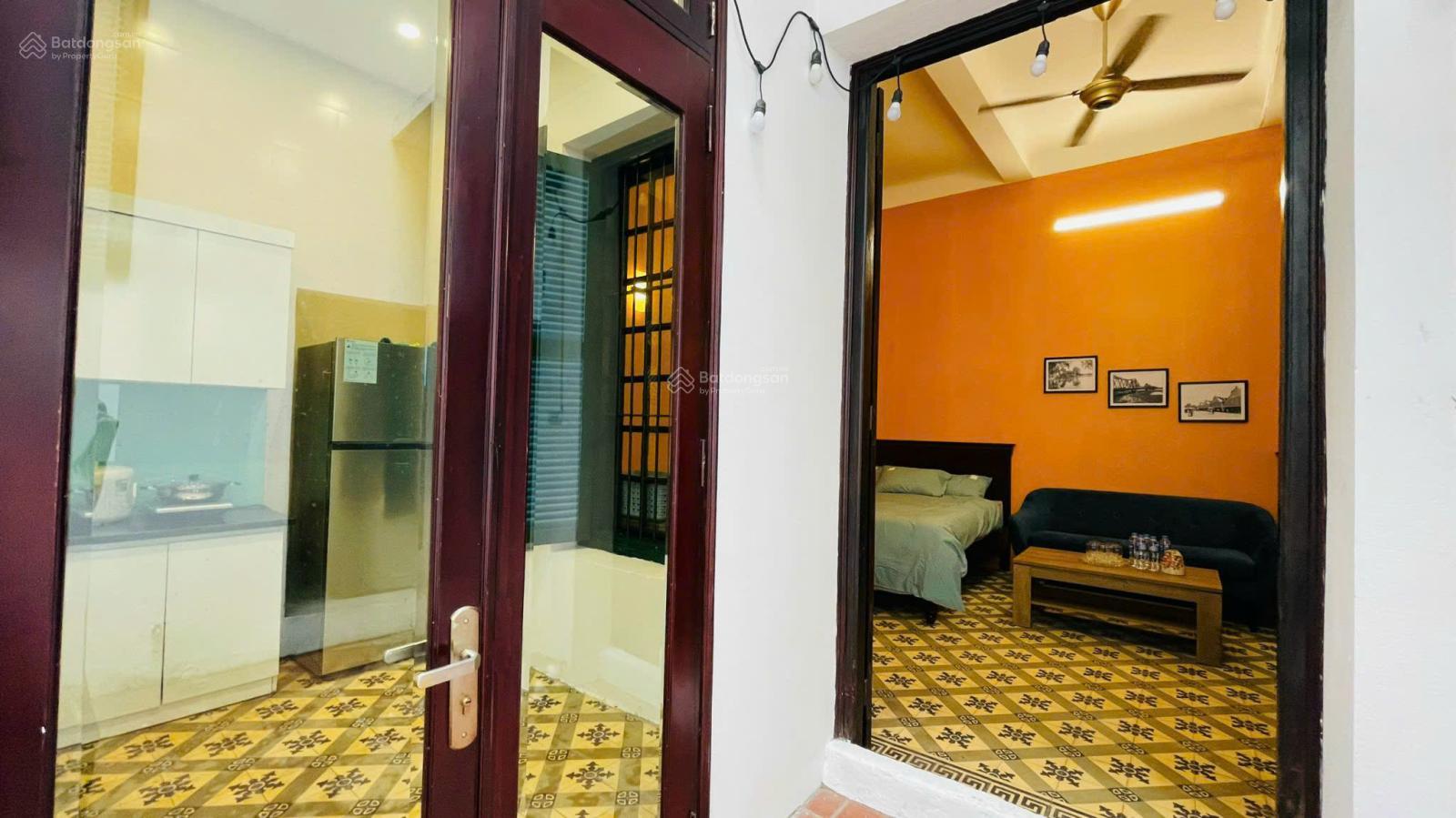 Cho thuê nhà riêng ngõ 22 Phố Hàng Đào, DT 100m2 chia 2 ngủ full đồ tầng 1, giá 25tr.