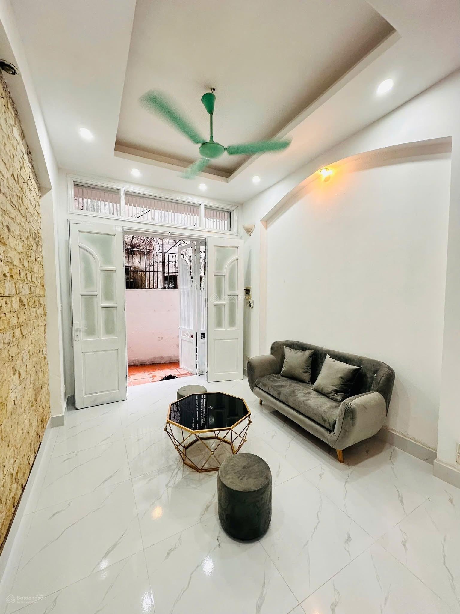 Nhà Tây Hồ, chủ cần bán gấp dồn tiền vào Sài Gòn, nhà rộng đẹp ra Hồ Tây 100m giá thương lượng Nhà Tây Hồ, chủ cần bán gấp dồn tiền vào Sài Gòn, nhà rộng đẹp ra Hồ Tây 100m giá thương lượng