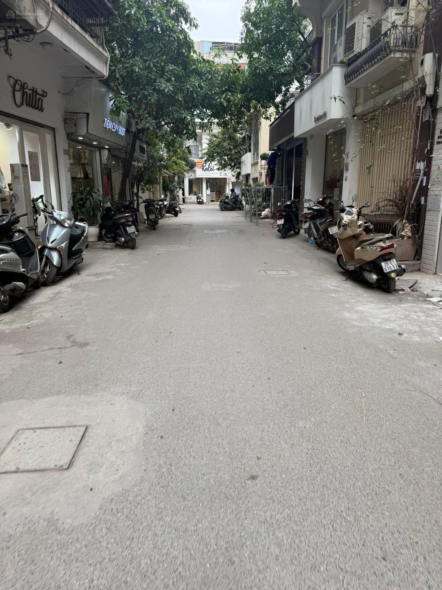 ĐẶNG VĂN NGỮ MẶT PHỐ - KINH DOANH - 2 MẶT TIỀN - THANG MÁY - Ô TÔ TRÁNH
Diện tích: 170m x Mt 6.2m.