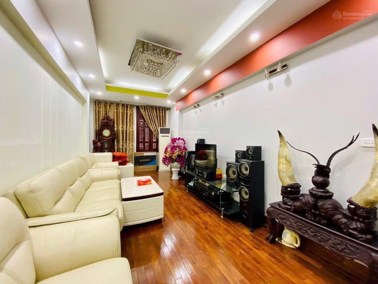 PHỐ QUẦN NGỰA MẶT NGÕ - NHÀ ĐẸP DÂN XÂY - Ô TÔ TRÁNH - GẦN PHỐ - DÂN TRÍ CAO.
Diện tích: 57m