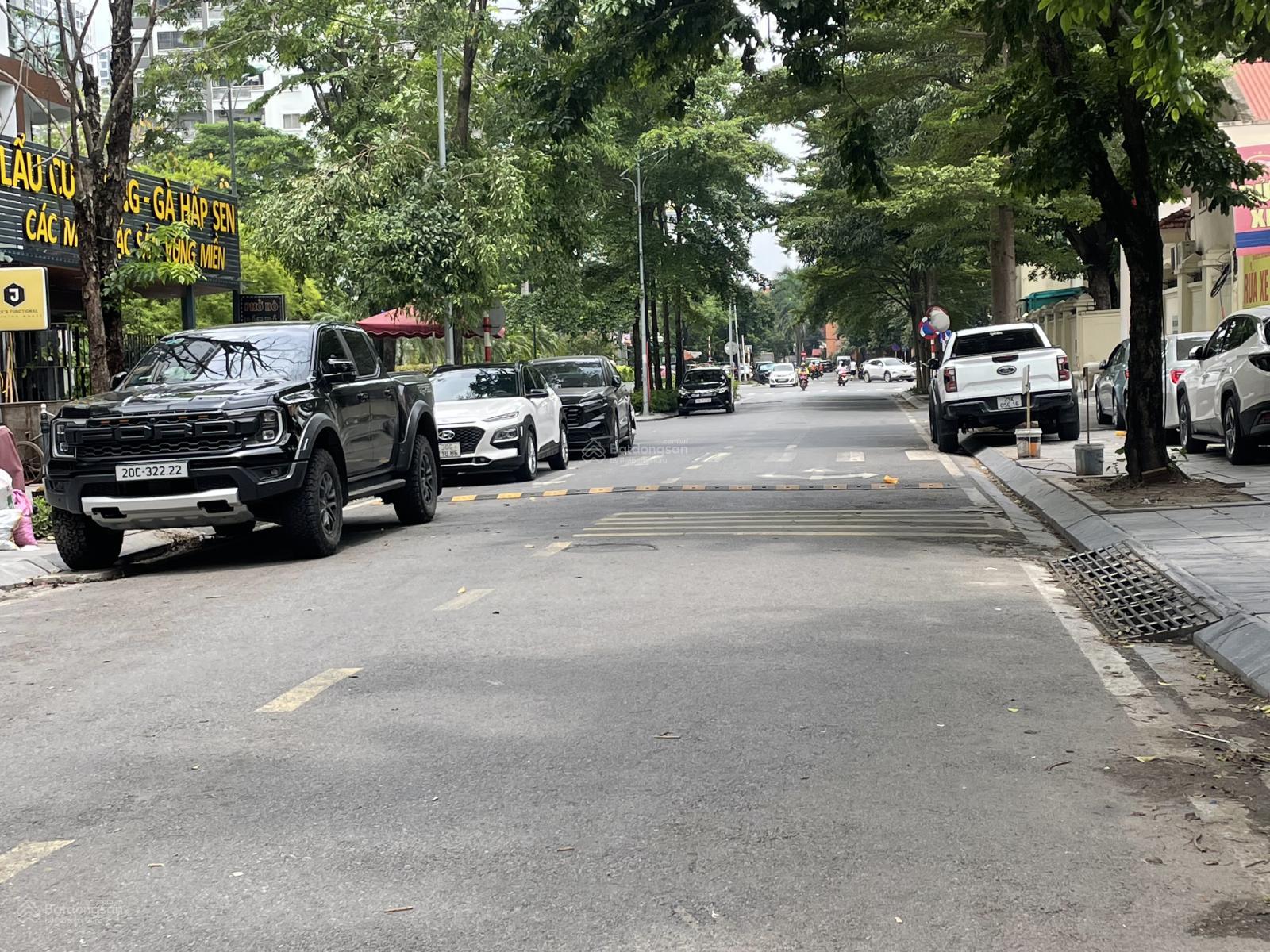 Bán đất tặng nhà cấp 4 Phạm Văn Đồng ô tô 105m2, giá 18 tỷ