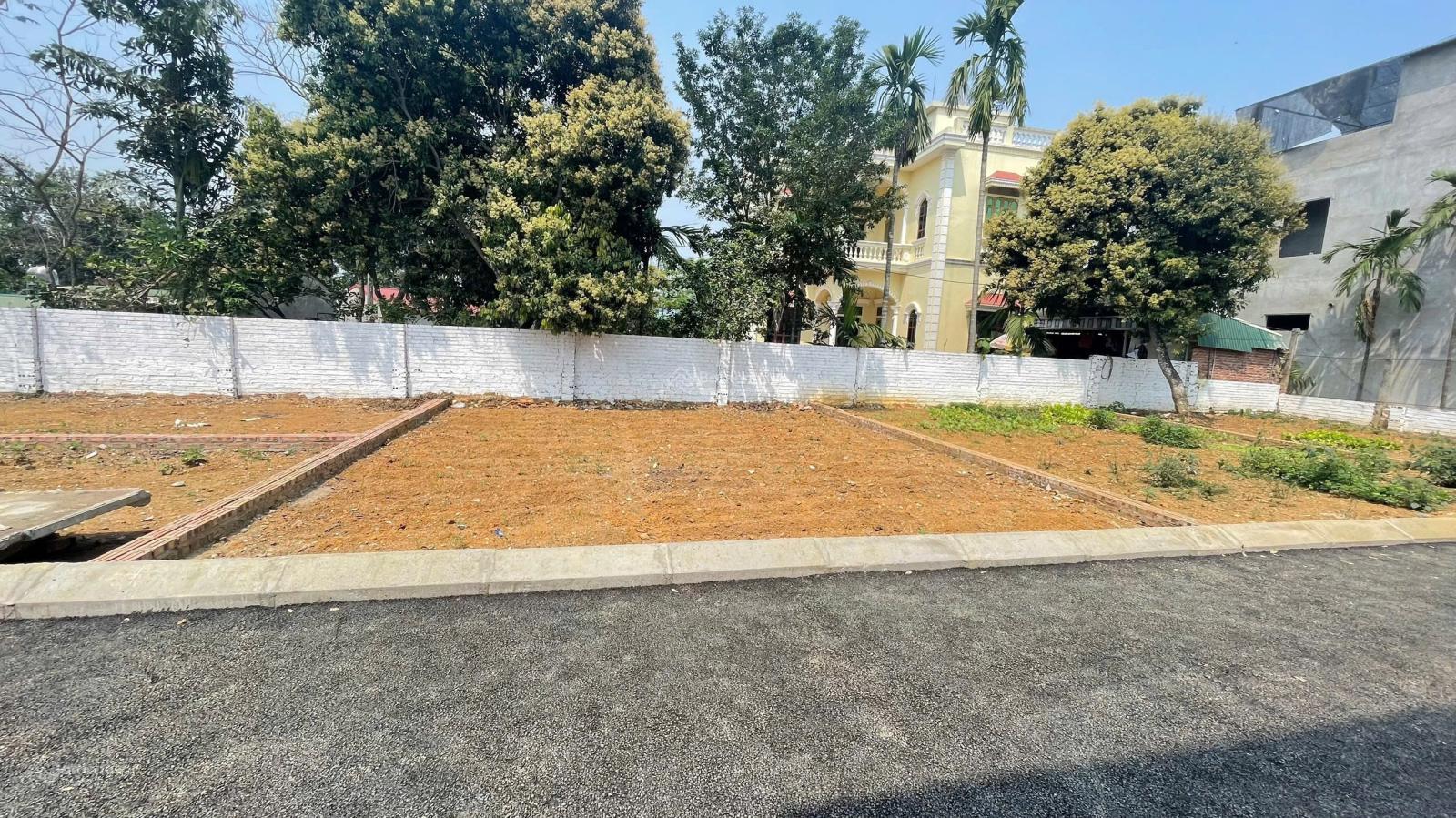 Bán đất chính chủ tại thôn 4 Phú Cát 70m2 MT 6m nhỉnh 2 tỷ 0977 514 ***