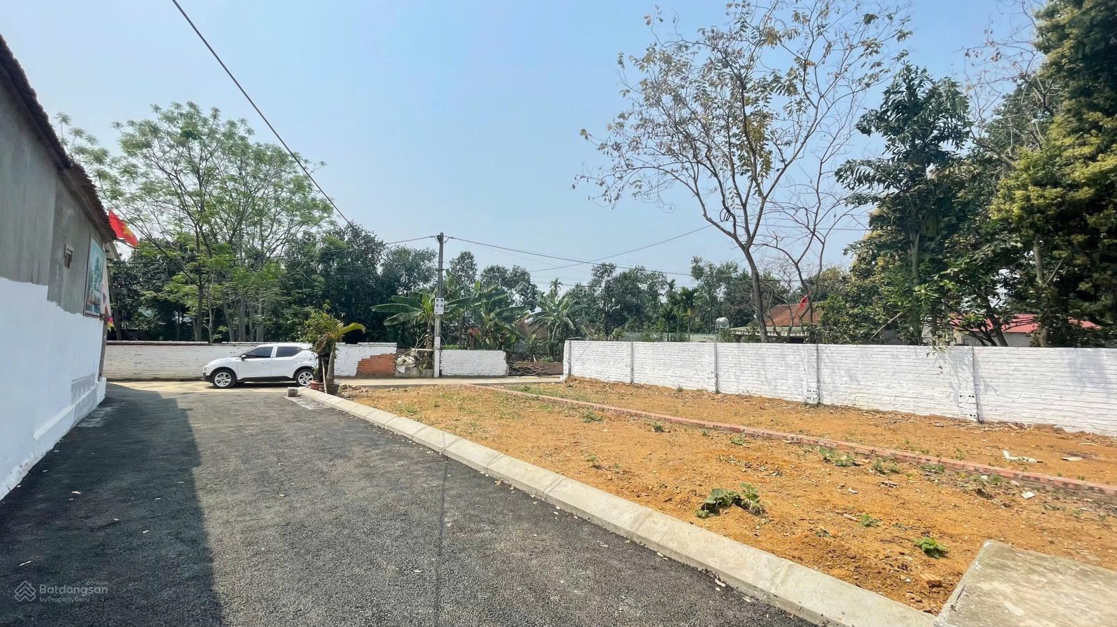 Bán đất chính chủ tại thôn 4 Phú Cát 70m2 MT 6m nhỉnh 2 tỷ 0977 514 ***