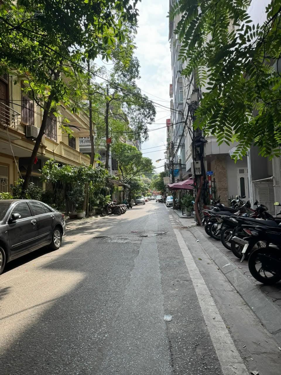 Siêu phẩm nhà lô góc kinh doanh, thang máy, 3 thoáng ôtô vào nhà