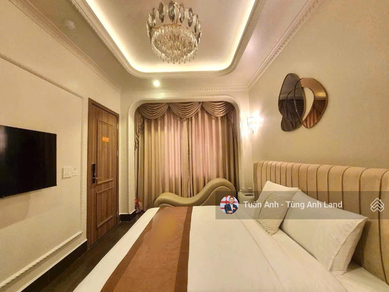 Khách sạn hàng Hot khu phân lô Lê Hồng Phong view công viên mặt phố đẹp đường rộng