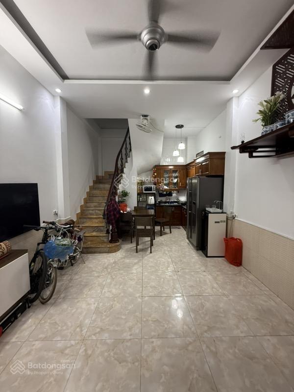 Hoàng Tăng Bí ô tô tránh nhau, ngõ thông tứ tung, 35m2, giá 5.8 tỷ