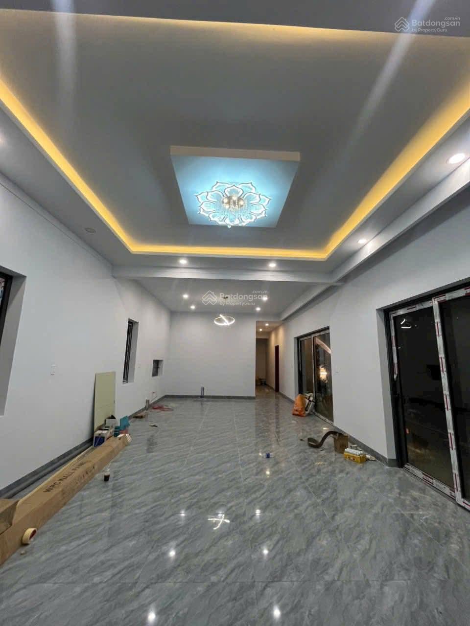 Villa nghỉ dưỡng full nội thất ven Đà Lạt săn mây, view đồi