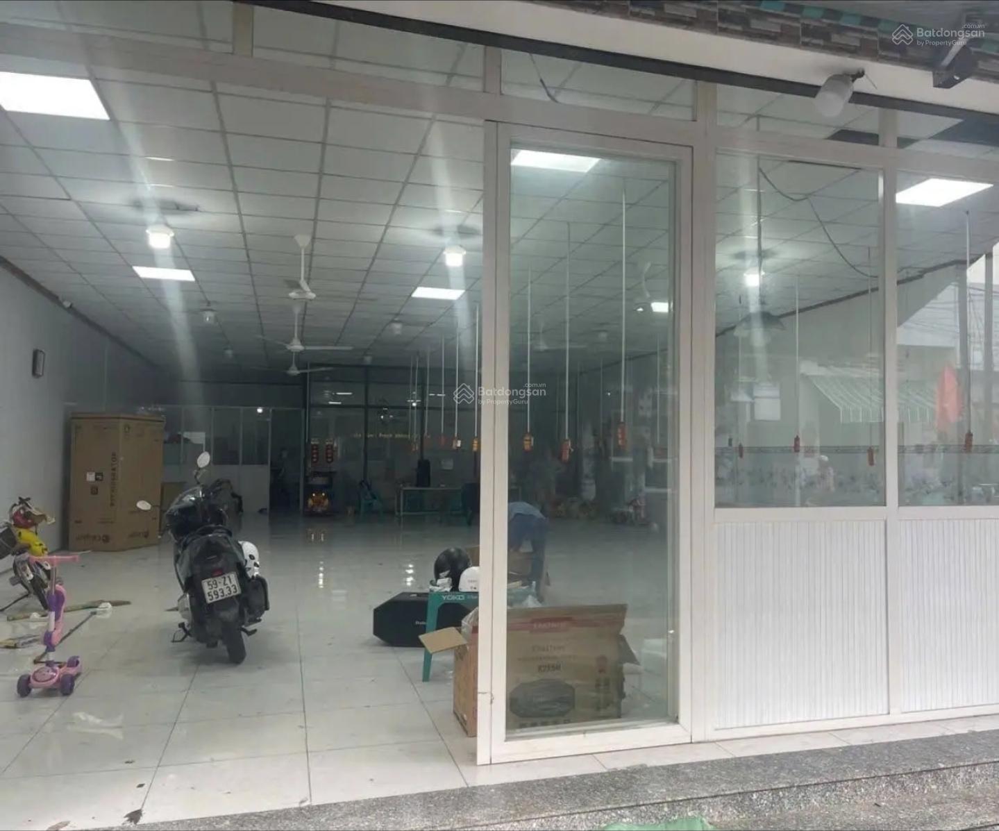 CHO THUÊ KHO,XƯỞNG SX 10X28M Y HÌNH, NGAY EON TÂN PHÚ