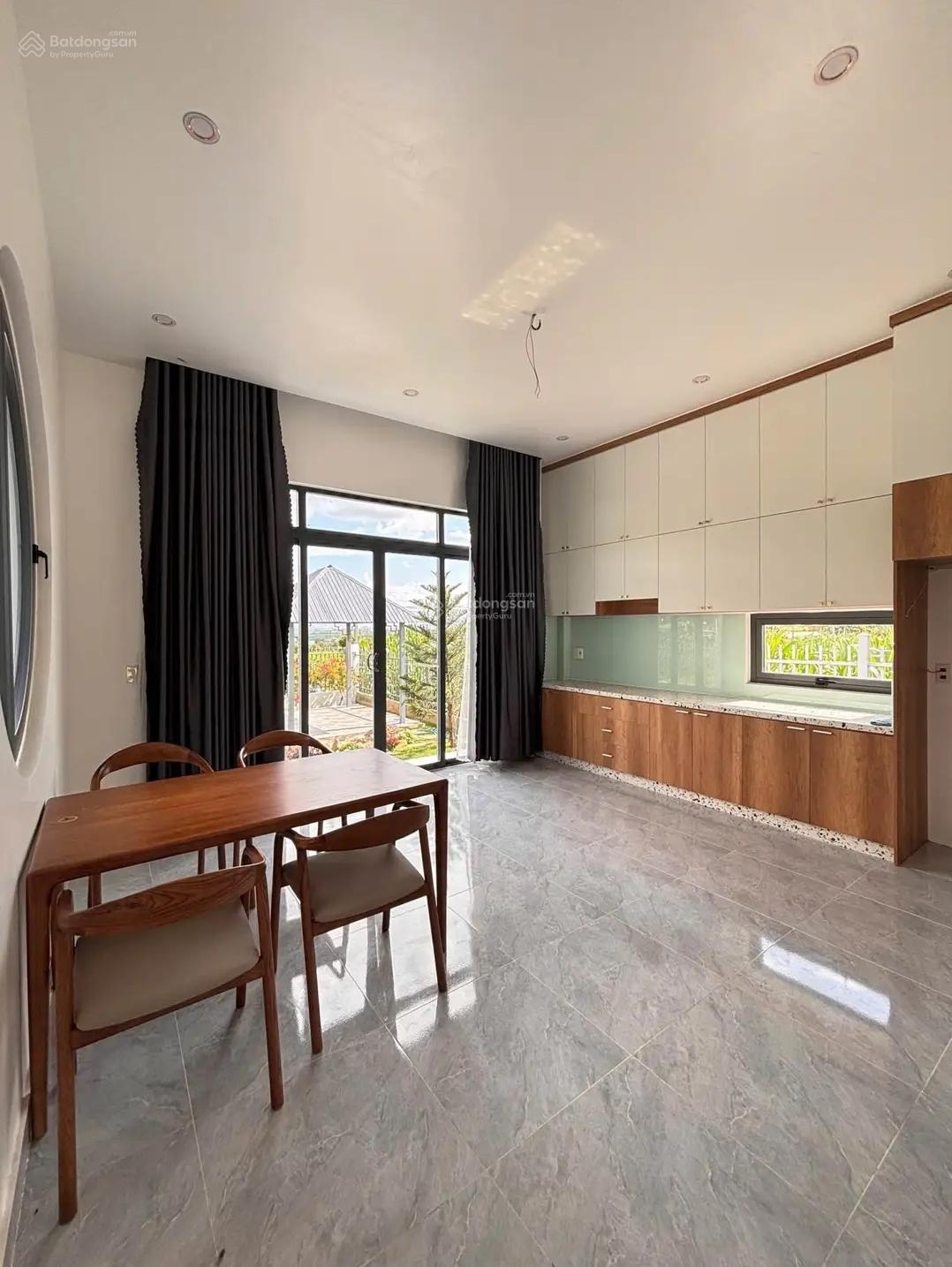 Villa sân vườn full nội thất 3 tỷ 7 ngoại ô Đà Lạt, gần 500m² sẵn thổ cư