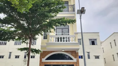 Nhà tân cổ điển cách Vincom 550 2,5km thuận tiện đi lại