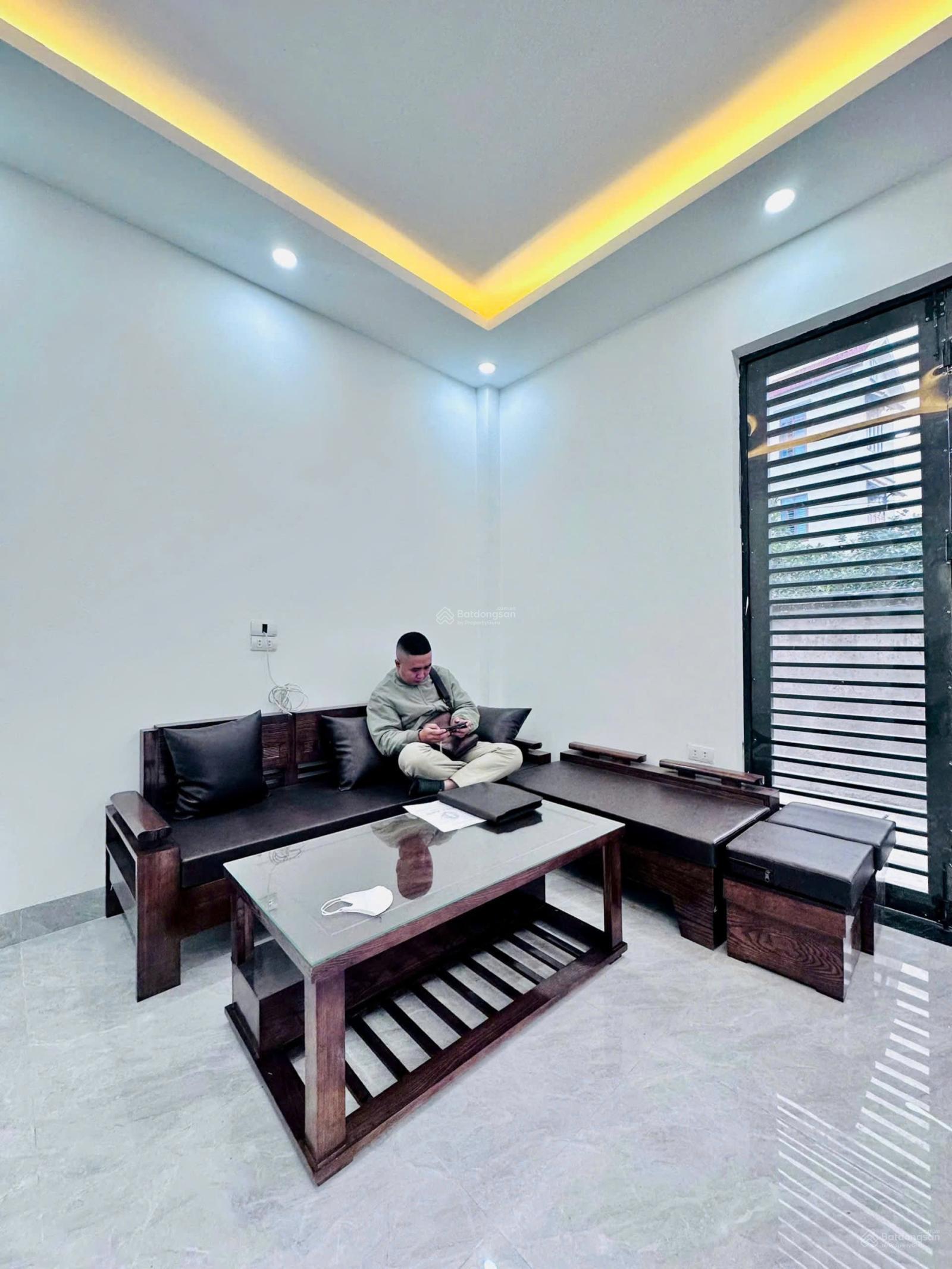 Bán siêu phẩm gần Quận uỷ Bắc Từ Liêm - lô góc ô tô sát nhà - 6 tầng có thang máy - mặt tiền 5,5m