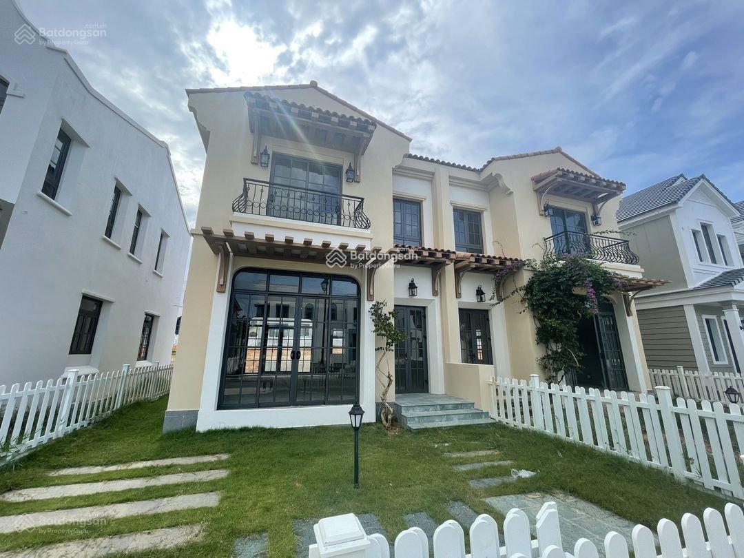 Bán nhanh trong tuần cắt lỗ sâu biệt thự song lập 8x20m nằm gần hồ bơi giá chỉ 4.3 tỷ bao thuế phí Bán nhanh trong tuần cắt lỗ sâu biệt thự song lập 8x20m nằm gần hồ bơi giá chỉ 4.3 tỷ bao thuế phí
