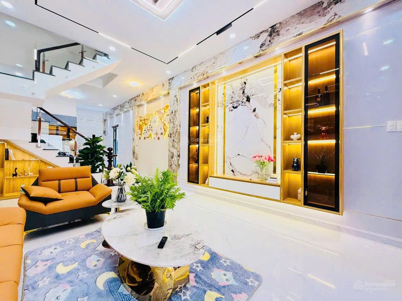 Bán nhà hẻm xe hơi 572 rộng 7m đường Nguyễn Trãi Phường 8 Quận 5, DT: 4.2x17m, 3 lầu, giá 16 tỷ