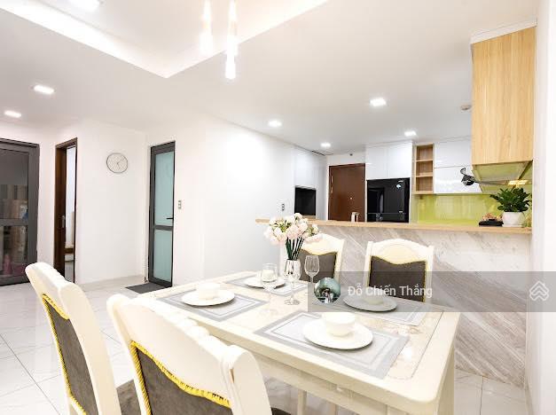 Cần tiền chửa bệnh bán CC The Gold View, giá cực chất 1,9 tỷ, 80m2, 2PN, 1WC tại Bến Vân Đồn, Q4