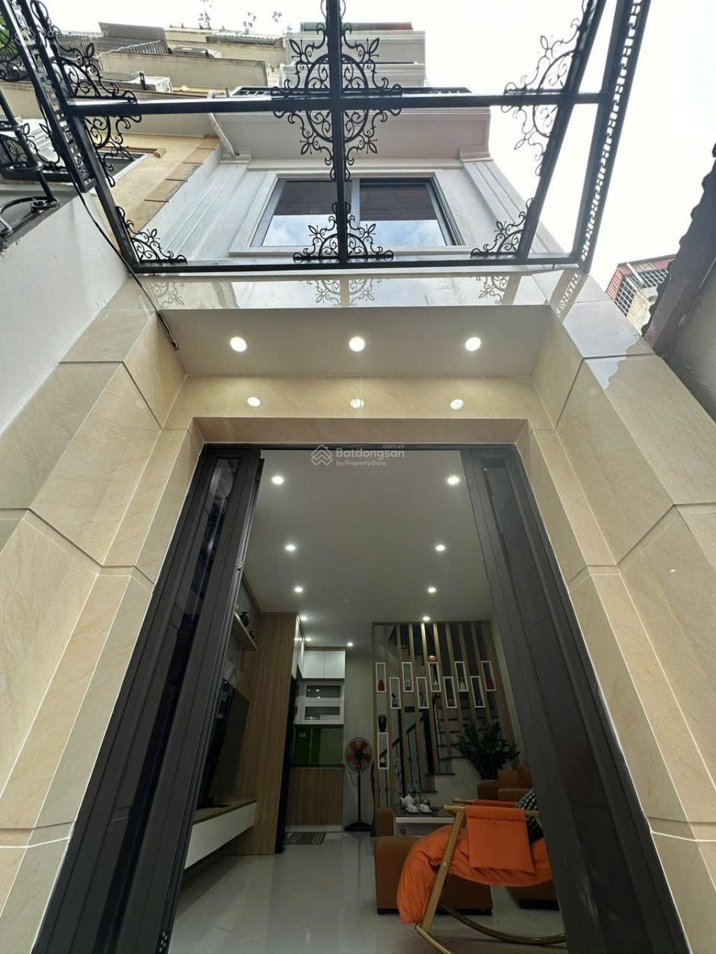 CHỈ 6.1 TỶ CÓ NHÀ ĐỊNH CÔNG 5 TẦNG MỚI ĐẸP LONG LANH Diện tích 35m Nhà xây mới tâm huyết,