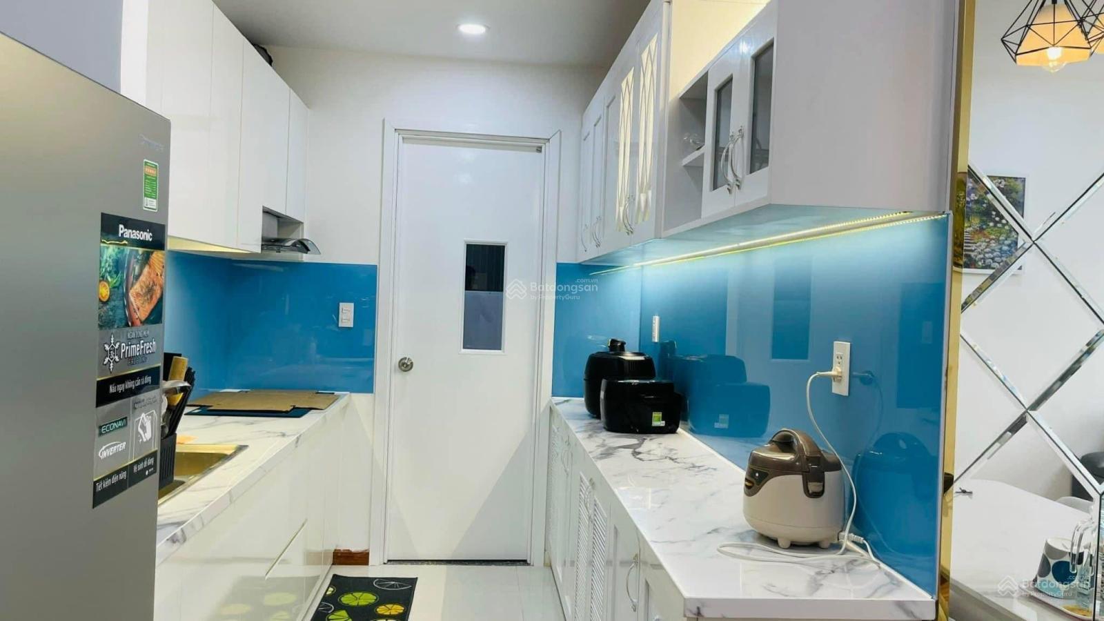 Bán Căn Hộ Cosmo City Có Nội Thất Tầng Trung Giá Mềm