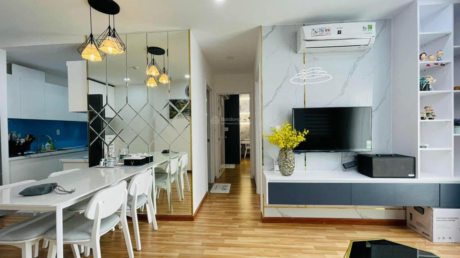 Bán Căn Hộ Cosmo City Có Nội Thất Tầng Trung Giá Mềm