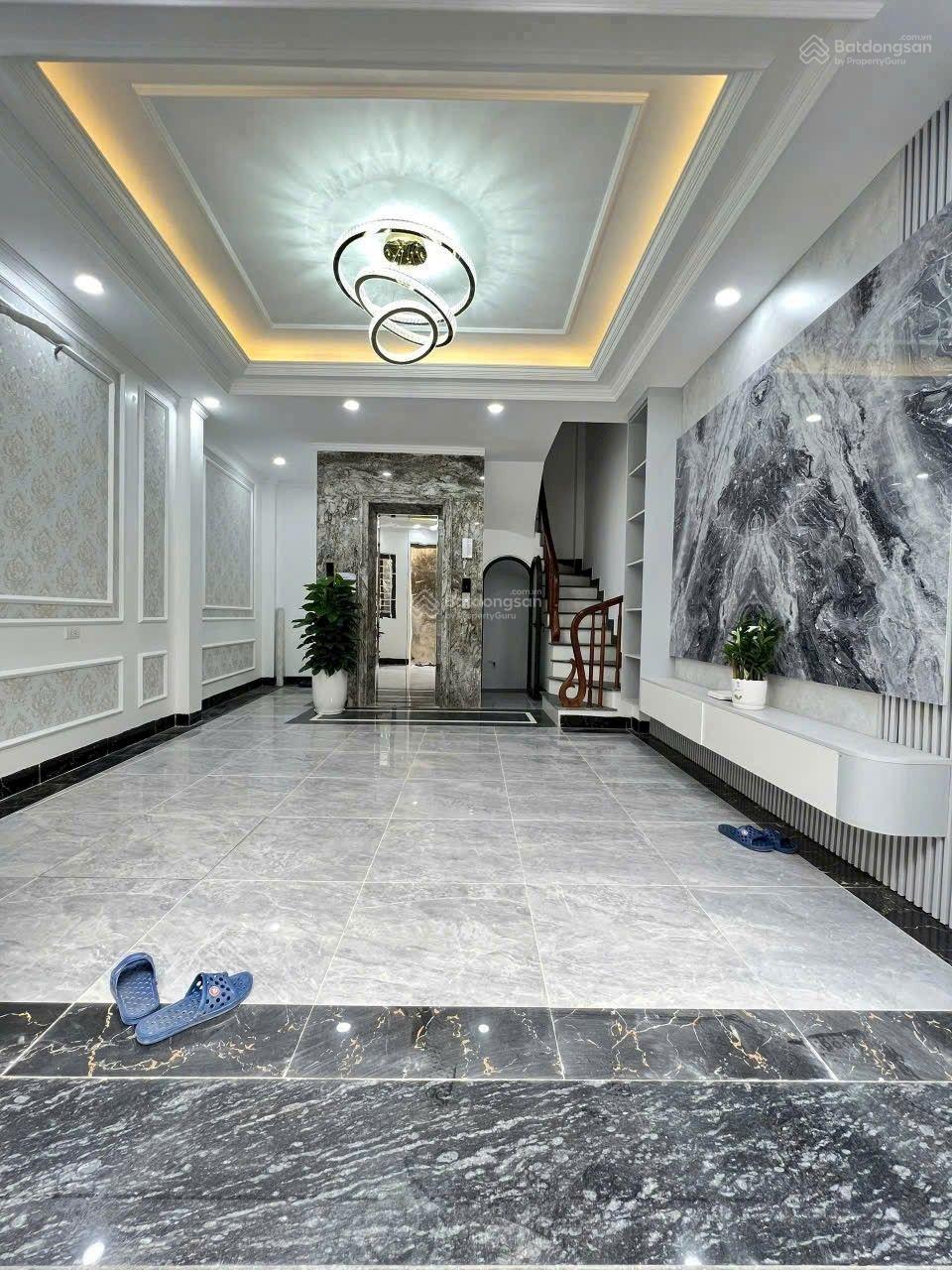 CHỈ HƠN 8 TỶ KHƯƠNG ĐÌNH, 6 TẦNG THANG MÁY MỚI TINH, NGÕ THẲNG TẮP, SH QUAY ĐẦU, GẦN ROYAL CITY