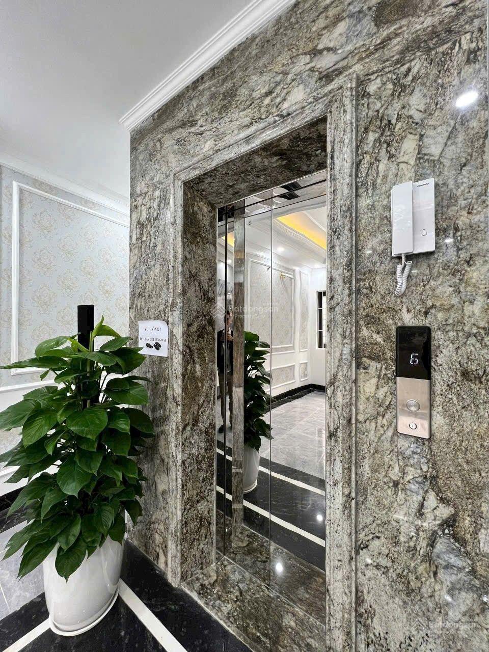 CHỈ HƠN 8 TỶ KHƯƠNG ĐÌNH, 6 TẦNG THANG MÁY MỚI TINH, NGÕ THẲNG TẮP, SH QUAY ĐẦU, GẦN ROYAL CITY