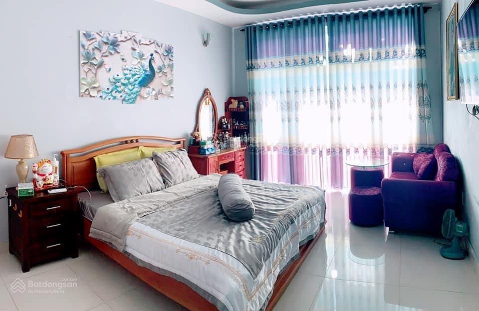 Nhà tương đối mới, kết cấu kiên cố, đường rộng, giao thông thuận tiện