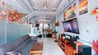 Nhà tương đối mới, kết cấu kiên cố, đường rộng, giao thông thuận tiện