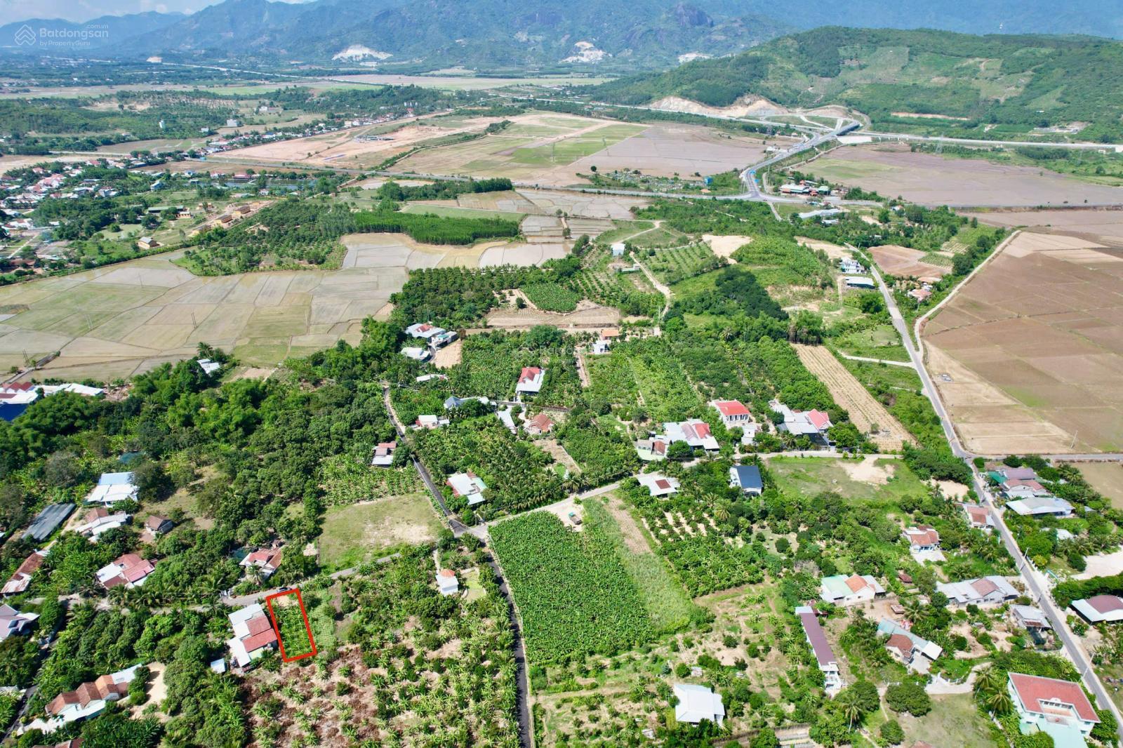 Bán mảnh đẹp ngay trung tâm Diên Thọ - KCN VCN 300m2 ngang 10m, full thổ, đường nhựa 8m, 1.85 tỷ