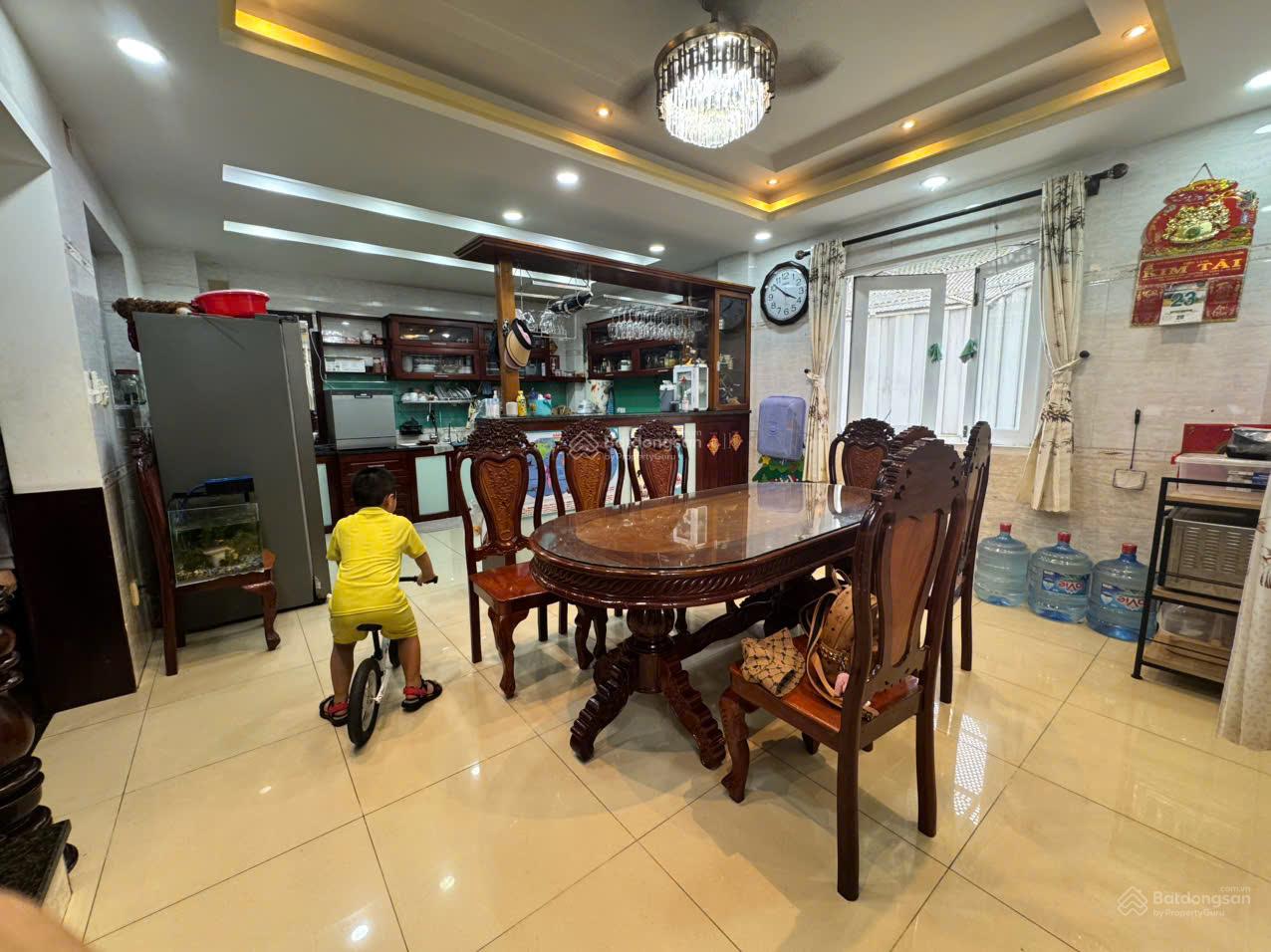 Cho thuê nhà mặt phố (nhà lớn) KDC Bình Hưng, Bình Chánh. (Gần bến xe Q. 8)