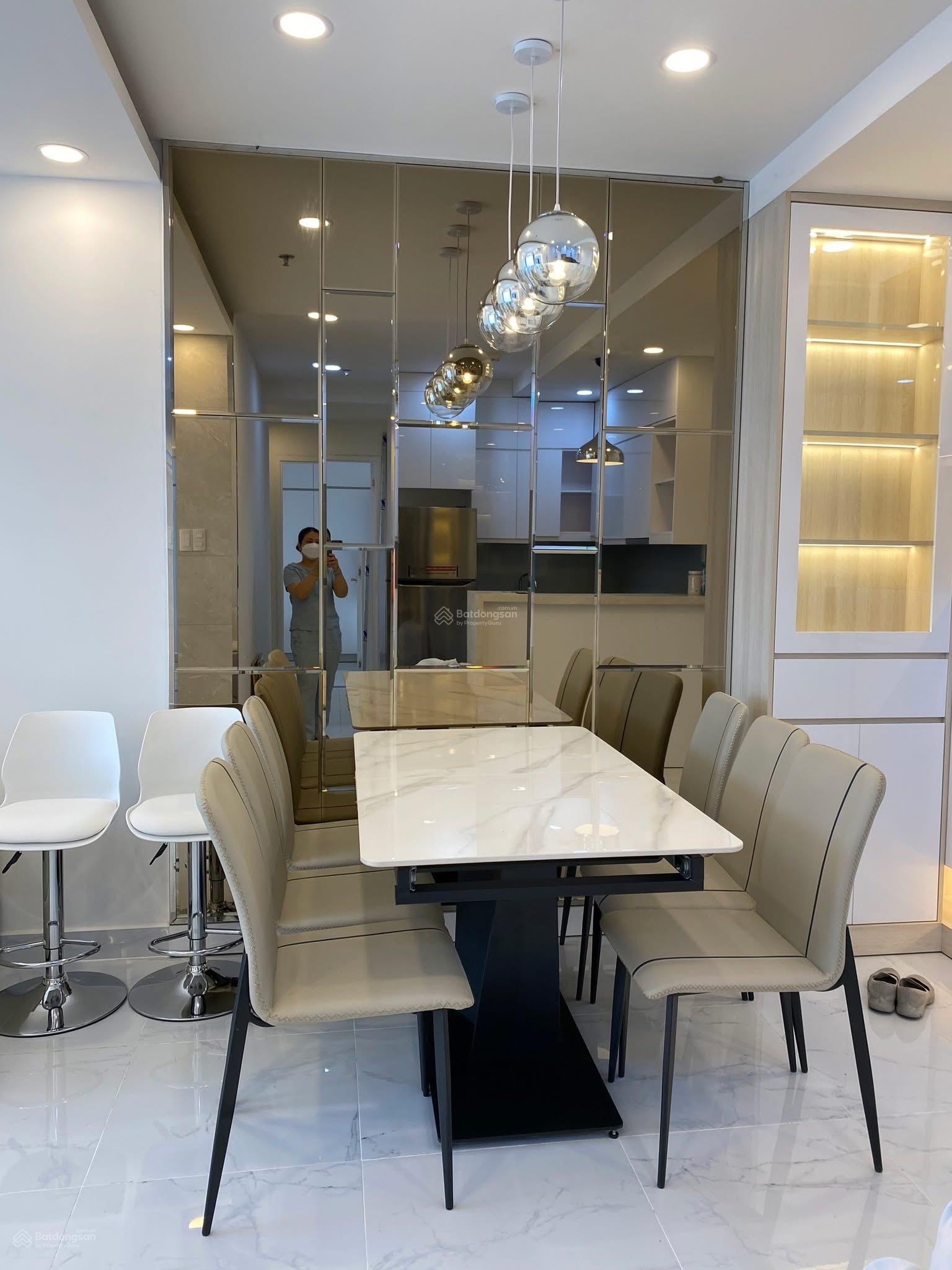 Bán Căn Hộ SKY CENTER Đầy Đủ Tiện Nghi, Giá Sốc!!!