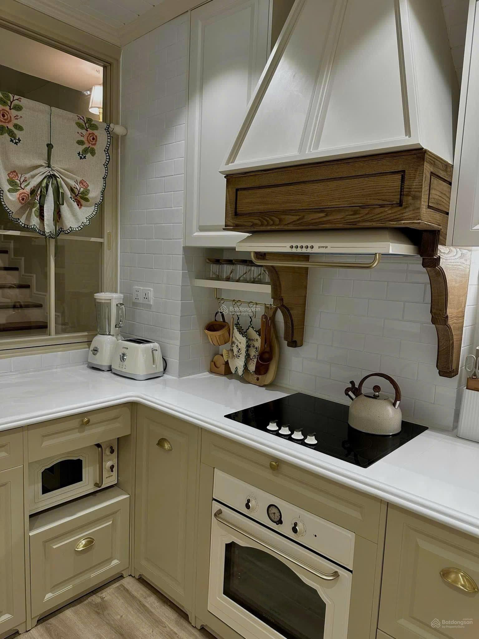 Bán nhà mặt phố Nguyễn Thiện Thuật, 24 tỷ, 65.5m2, 3PN, 5WC
